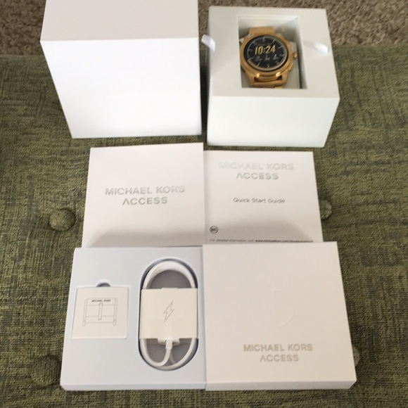 Michael Kors Access Men’s Gold Smart Watch - Picture 6 of 6